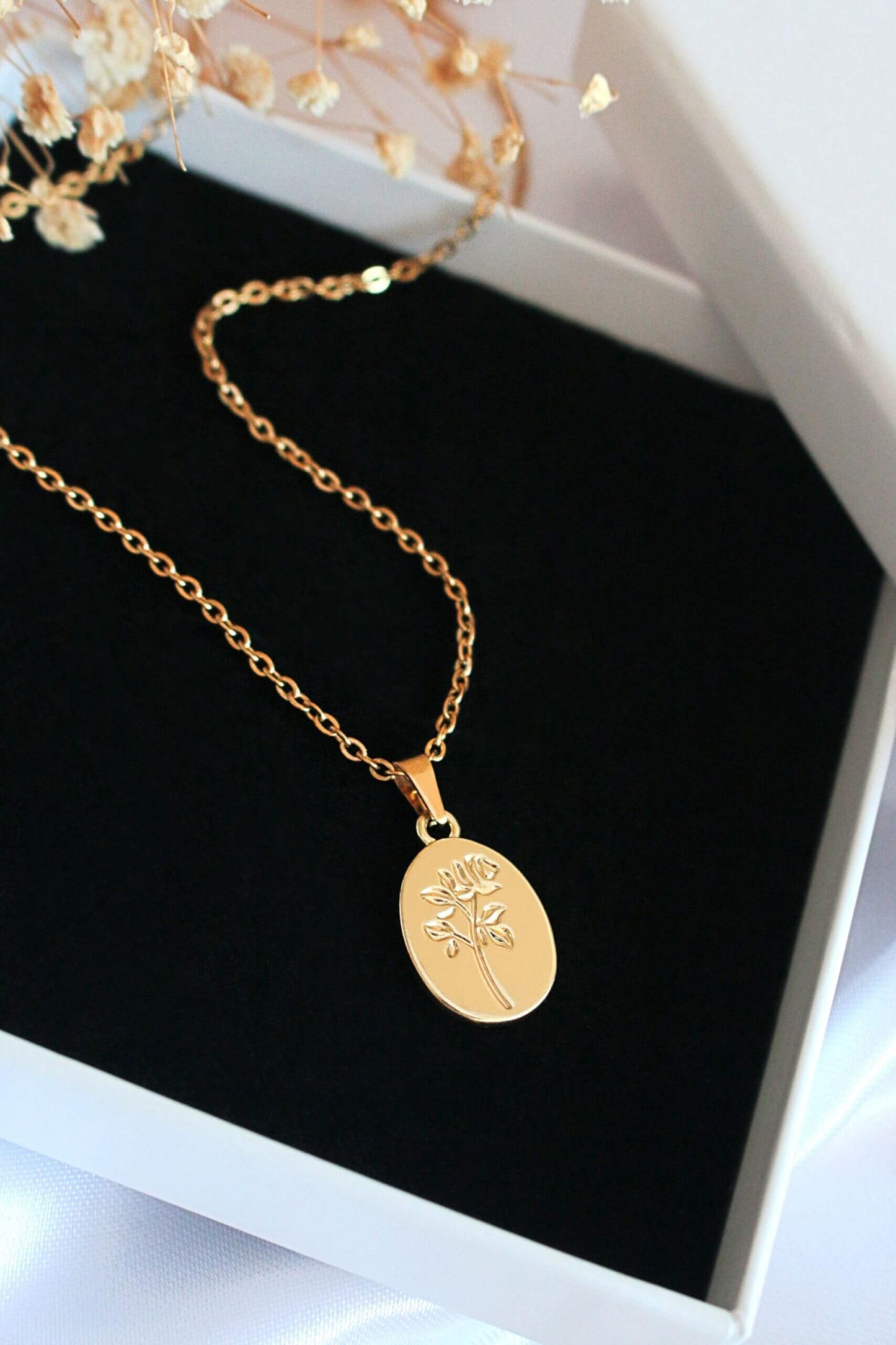 Elegant and Classy Floral Necklace with Coin Pendant